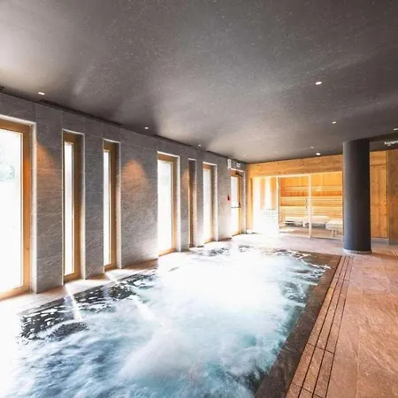 Exclusive Terrace, Parking And Pool Lägenhet Megève