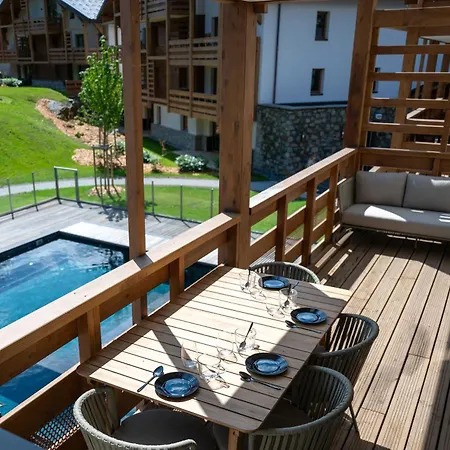 Exclusive Terrace, Parking And Pool Lägenhet